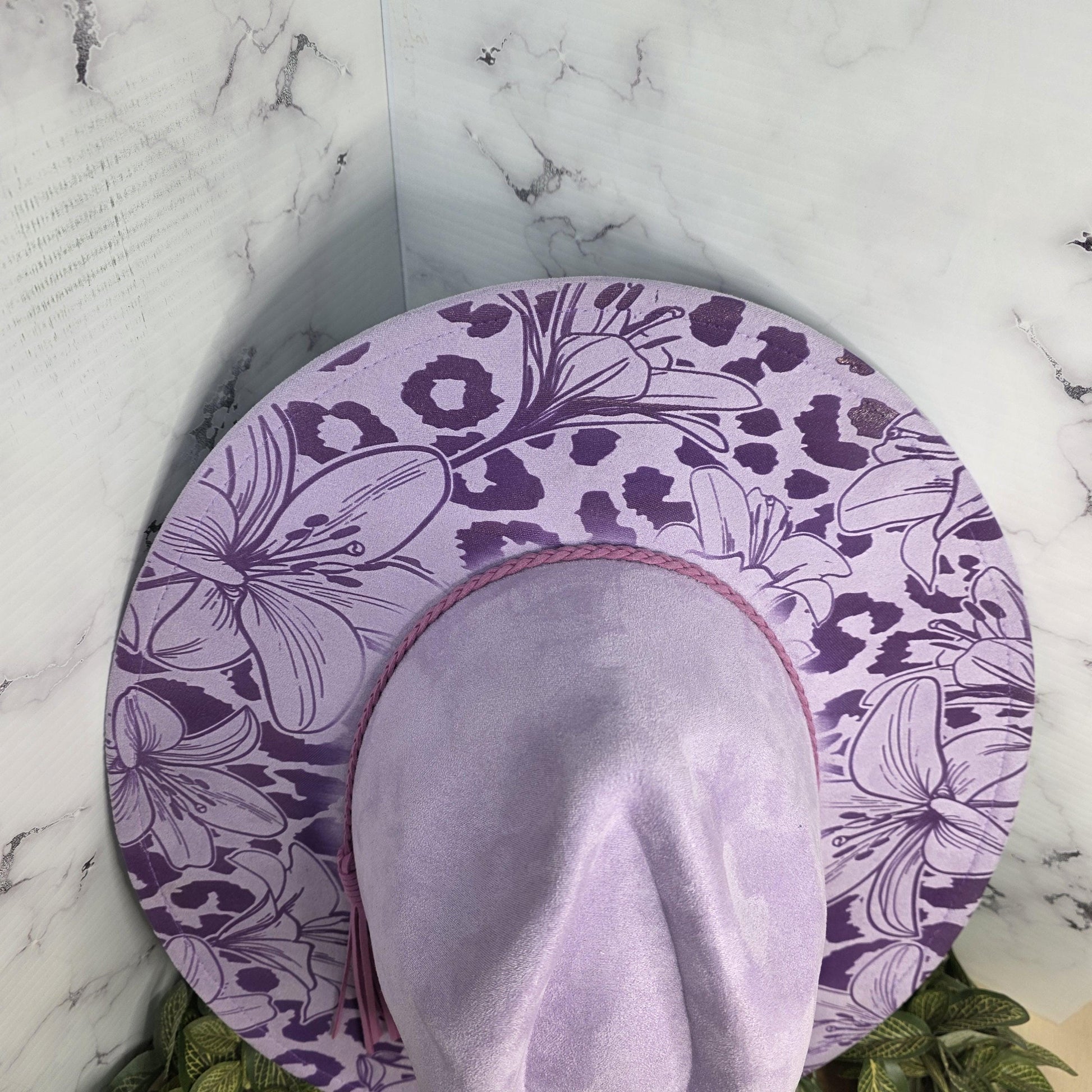 Women’s western style wide brim hat in shimmer lavender suede